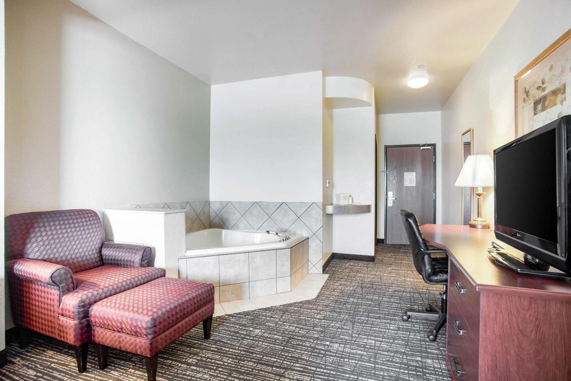 Quality Inn Parsons North Exteriör bild