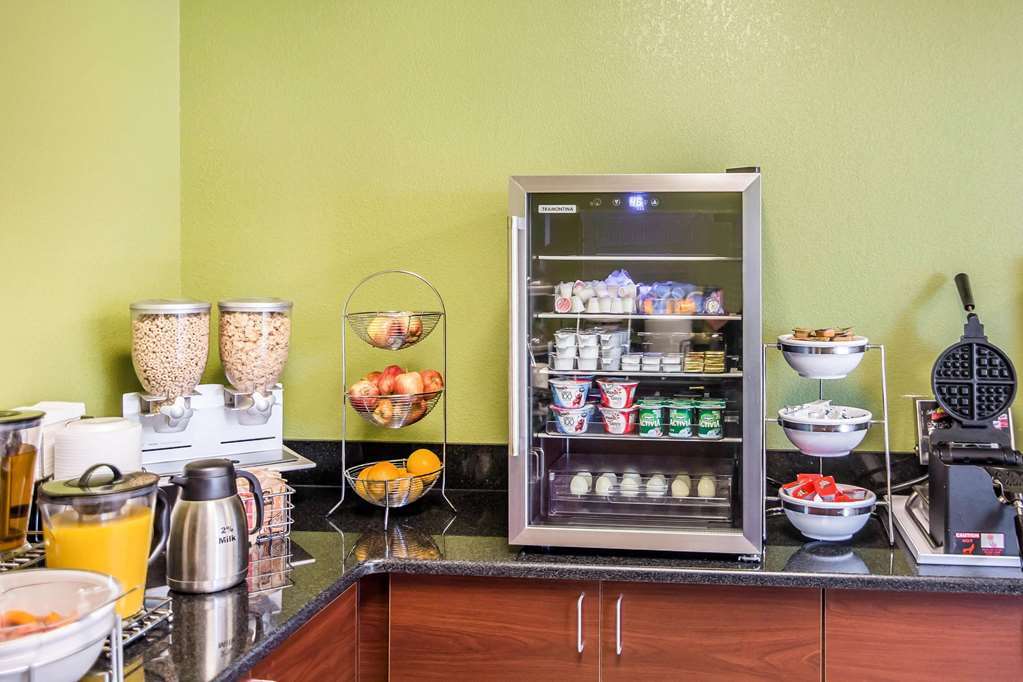 Quality Inn Parsons North Restaurang bild